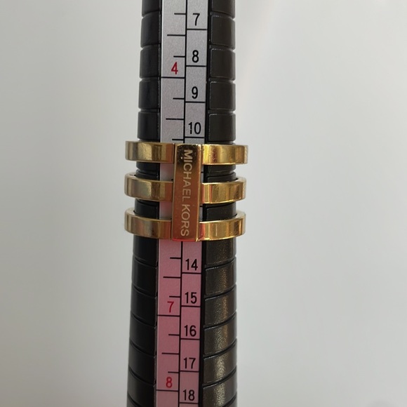 Michael Kors Tri Stack Gold Tone Ring. - Picture 4 of 5